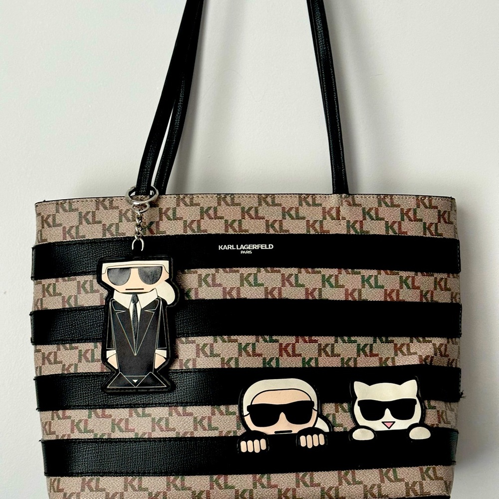 Karl Lagerfeld tote bag with keychain. No tears, rips or stains.